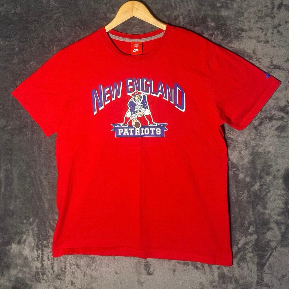Nike x New England Patriots Pat Old Logo Patriot Throwback Red Tee Men’s XL Y2K